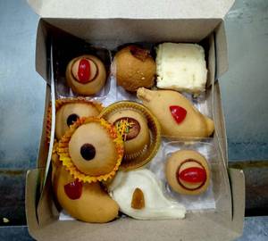 Mixed Sandesh Box Medium [ 20 Pieces ]            