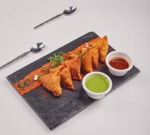 Keema Samosa (6 Pcs )