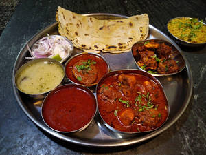 Dhaba Style Chicken Thali