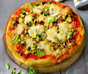Medium Spinich Corn Pizza