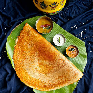 Poondu Garlic Cheese Dosa