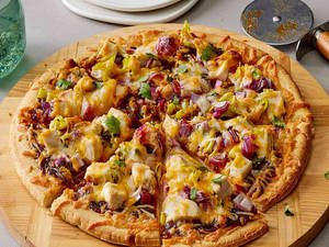 Medium Chicken Cheese Pizza