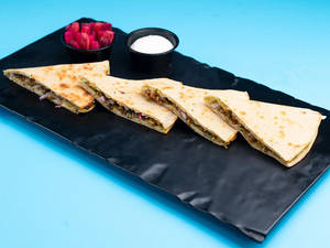 Schoug, Olive And Onion Manakeesh