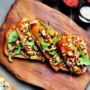 Paneer chilli cheese toast
