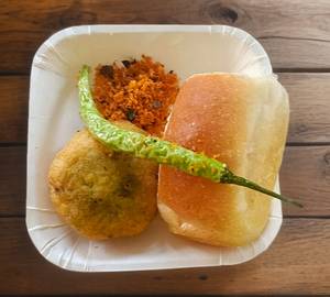 Vada pav per plate [1 piece]