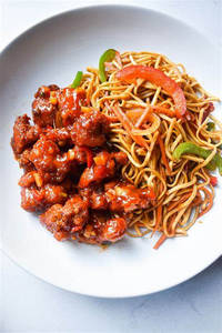 Veg Noodles With Chilli Chicken
