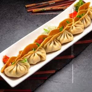 Sesame tossed chicken momo