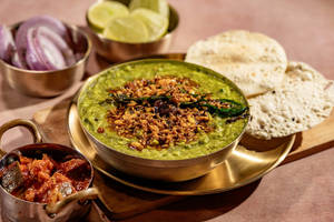 Palak Khichdi With Tadka