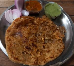Aloo Pyaaz Ka Bharwarn Paratha (Desi Ghee)