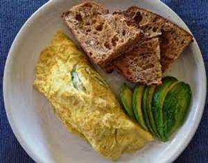 Salt omelette with bread