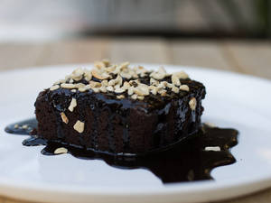 Warm Brownie [1 Slice]