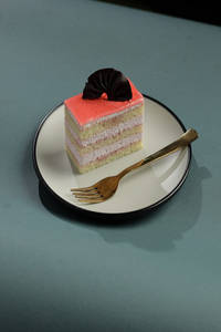 Strawberry Cake (pc) (with Egg)