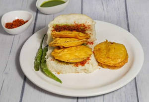 Aamchi Mumbai Bhajiya Pav