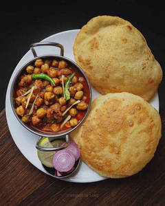 Chole Bhature 2pc