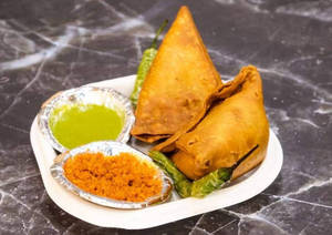 Samosa [1 Plate, 2 Pieces]