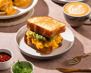 Avo & Egg Sandwich