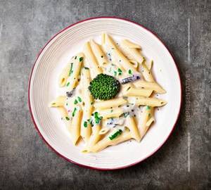 White Sauce Pasta [Non Veg]
