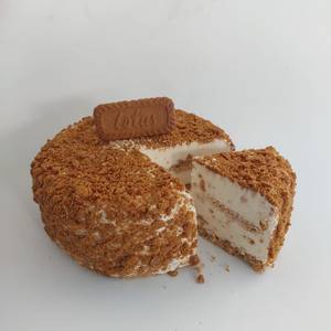 Caramel Biscoff Ice Cream Cake