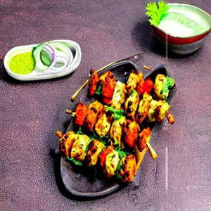 Special Chicken Lasooni Tikka