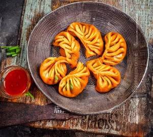 Paneer schezwan momos