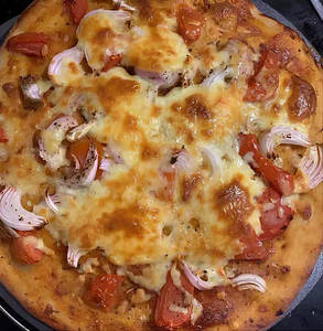 6 Onion and Tomato Pizza