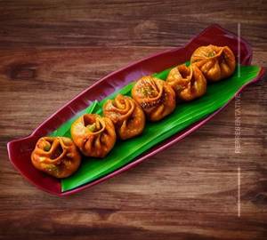 Veg peri peri momos