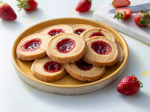 Strawberry Jam & Butter Cookies [8 Pieces]