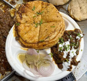 Nutri Bhature with Paneer [3 Pieces]