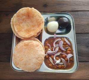 Puri sabzi and sweets [1 piece]