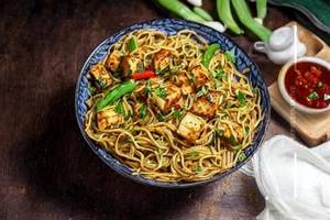Paneer Burnt Chilly & Garlic Noodles