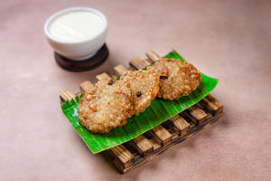 Sabudana Vada (upvas) (3 Pcs) With Sweet Dahi
