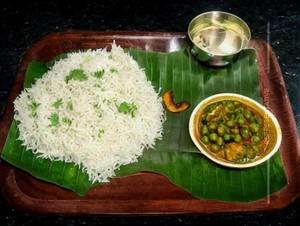 Idiyappam & Green Peas Curry