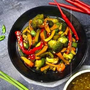 Stir Fry Veg In Butter & Hot Garlic Sauce Gravy