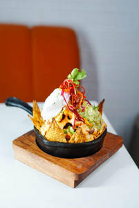 Spicy Skillet Queso Nachos