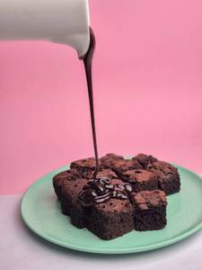 Heavenly Brownie Bites with Hazelnut Sauce