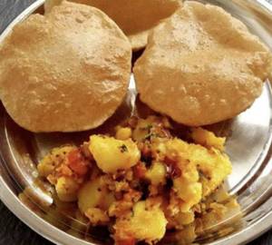 Aloo sabji puri 6 pices