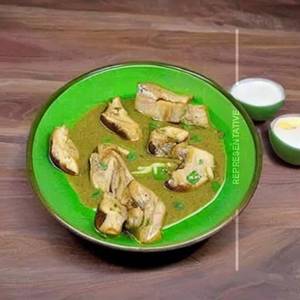 Sliced Chicken in Green Curry