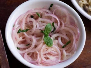 Onion salad
