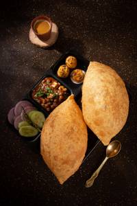 Desi Ghee Chole Bhature (2Pcs)