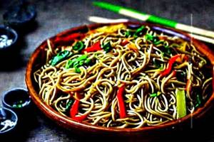 Hakka noodles veg                                                                                                                                     
