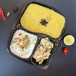Plain Khichdi With Dahi And Papad Churi