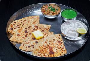 Green chilli tawa paratha ( olive oil )