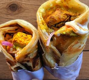 Single Achari paneer roll