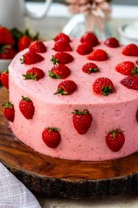 Strawberry flavour cake [500 grams]