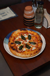 Margherita, Basil Pizza