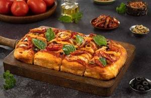 Detroit - Olive & Sundried Tomatoes Pizza