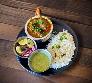 Chiken curry + chawal [2 pieces]