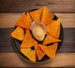 Nachos With Cheese Dip