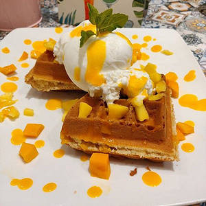 Alphanso Mango Waffle+ 150ml Icecream