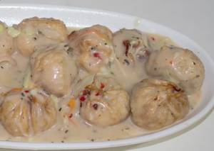 Veg afghani gravy momos